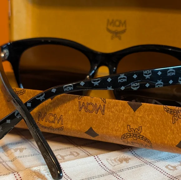 Chic NWOT MCM Black Sunglasses & Box display picture 2